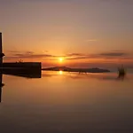 Apikia Santorini 3*