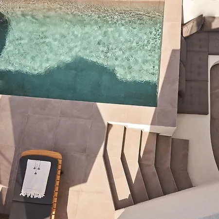 Apikia Santorini 3*