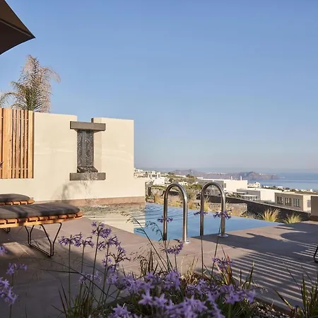 Apikia Santorini 3*