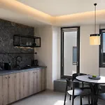 Apikia Santorini Pýrgos