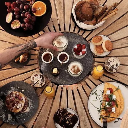 Ξενοδοχείο Apikia Santorini 3*