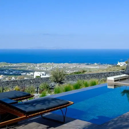Apikia Santorini 3* Pýrgos