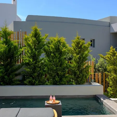 Apikia Santorini 3*