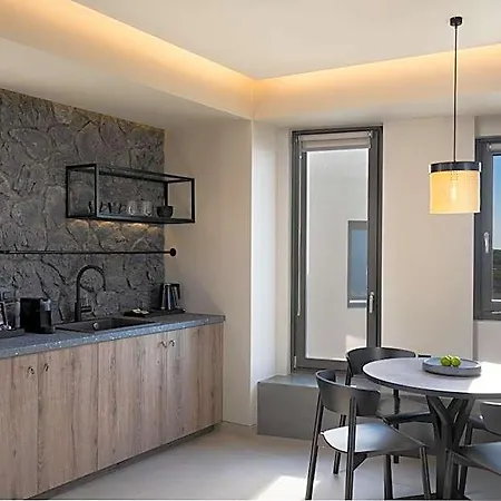 Apikia Santorini 3*