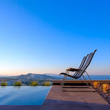 Ξενοδοχείο Apikia Santorini 3*