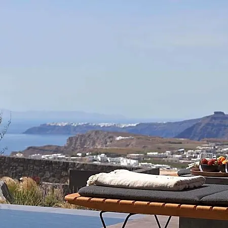 Apikia Santorini 3*