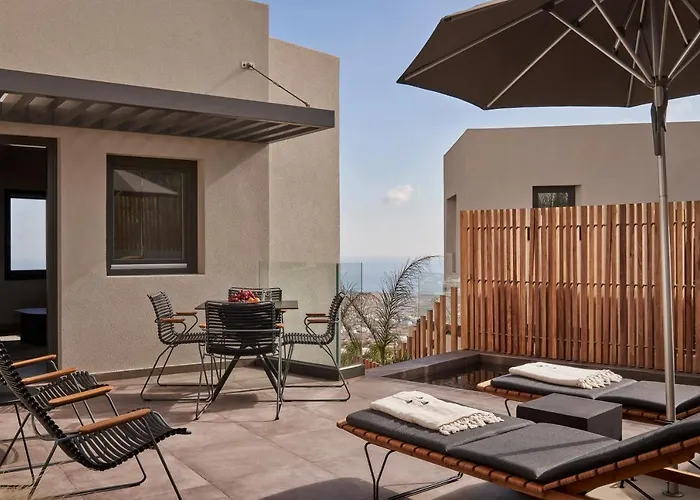 Hotel Apikia Santorini 3*