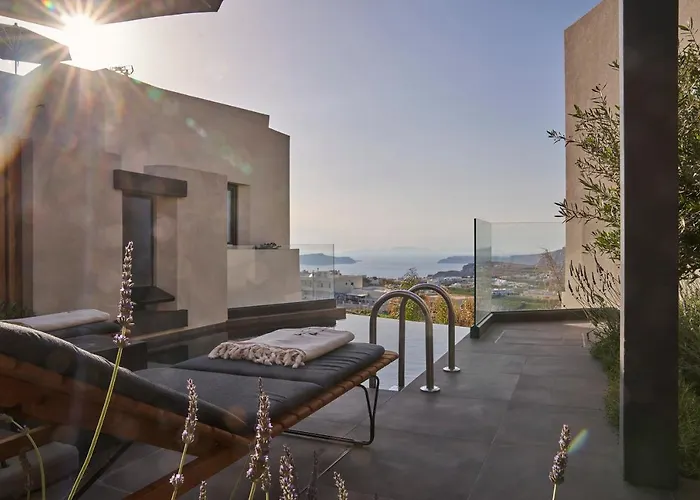 Apikia Santorini Hotel 3*