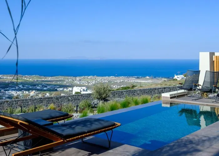 Apikia Santorini 3* Pýrgos