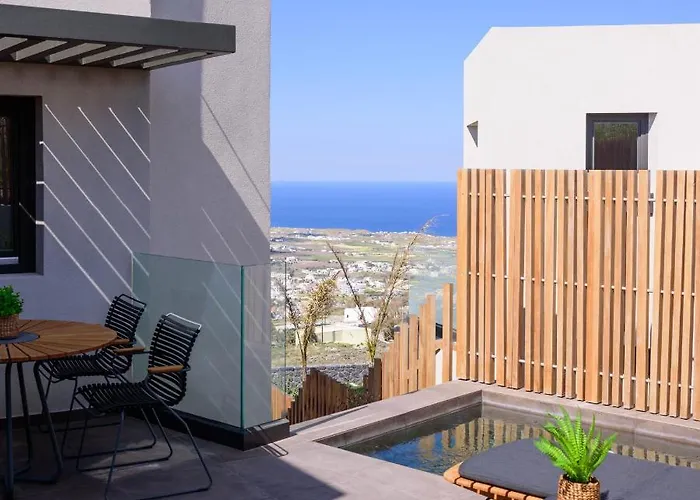 Apikia Santorini Pýrgos