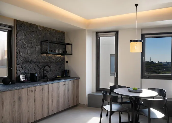 Apikia Santorini Pýrgos