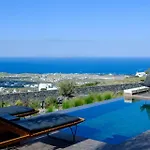Apikia Santorini 3* Pýrgos