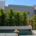 Apikia Santorini 3*