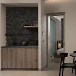 Apikia Santorini Pýrgos