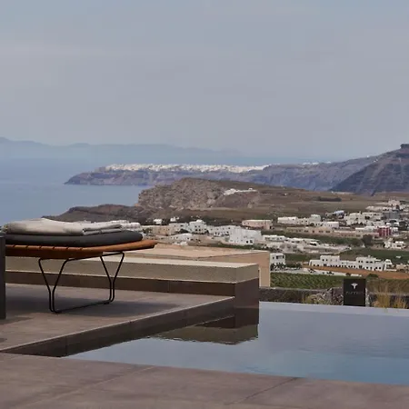 Apikia Santorini Pýrgos
