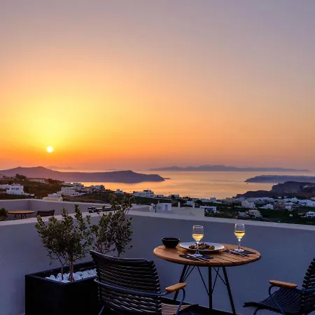 Apikia Santorini 3*