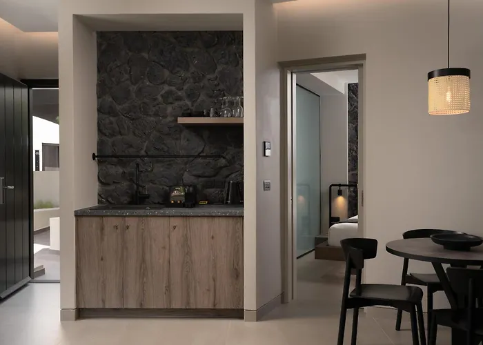 Apikia Santorini Pýrgos