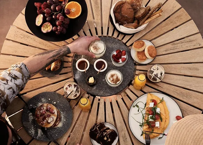 Hotel Apikia Santorini 3*